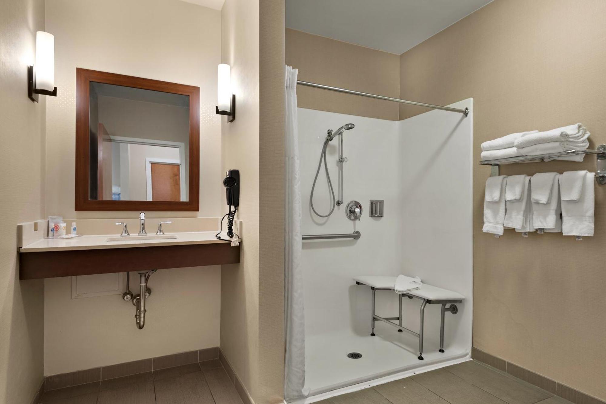 Efficiency One Room Suite Roll Shower Disability Access or Non Smoking